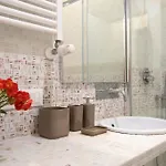 Pied-A-Roma Apartment *