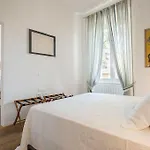 Pied-A-Roma Apartment *